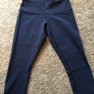 Lululemon Wonder Under crops, size 6